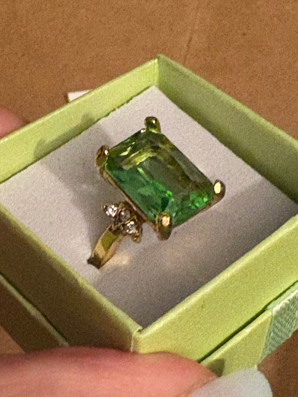 NIB Green Faceted Stone Cocktail Ring Size 9